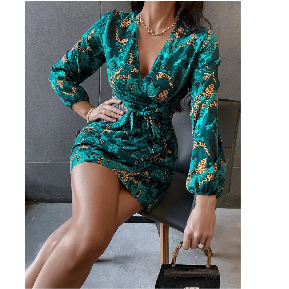 Paisley Printed Green V-Neck Long Sleeve Mini Belted Dress - Picture 4 of 8